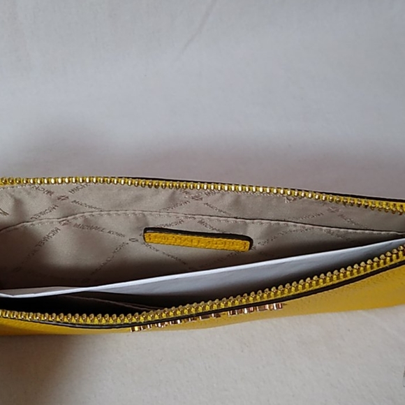 Michael Kors Jet Set Large Zip Clutch Wristlet - Picture 6 of 8